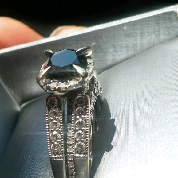 Authentic Zales 14kt White Gold and black/white diamond ringsm Set. Size 10.5/11 - Picture 2 of 5